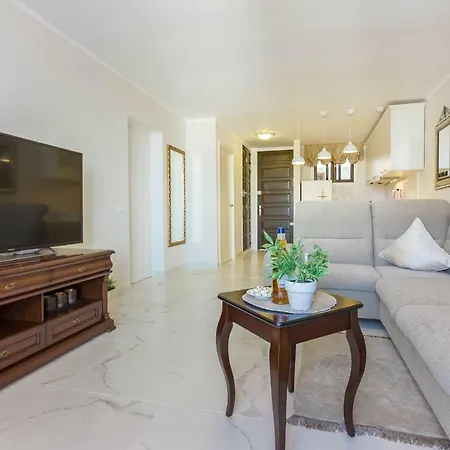 Front Line Parque Santiago 2 Lux Playa de las Americas (Tenerife)